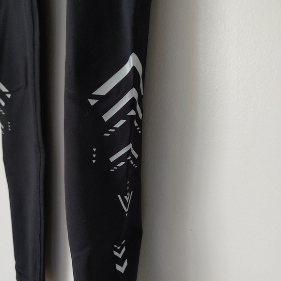 Ivivva Lululemon Leggings Rhythmic Tights Luxtreme Size 6 Black - Picture 8 of 14